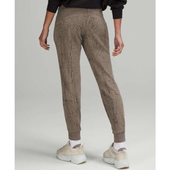Lululemon Warm Down Jogger 7/8 Length 8 - Picture 1 of 10